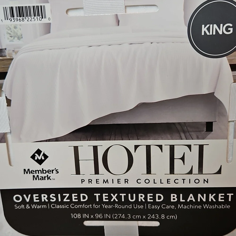 Member’s Mark Hotel Waffle Knit King Size White Blanket Coverlet Bedspread NWT